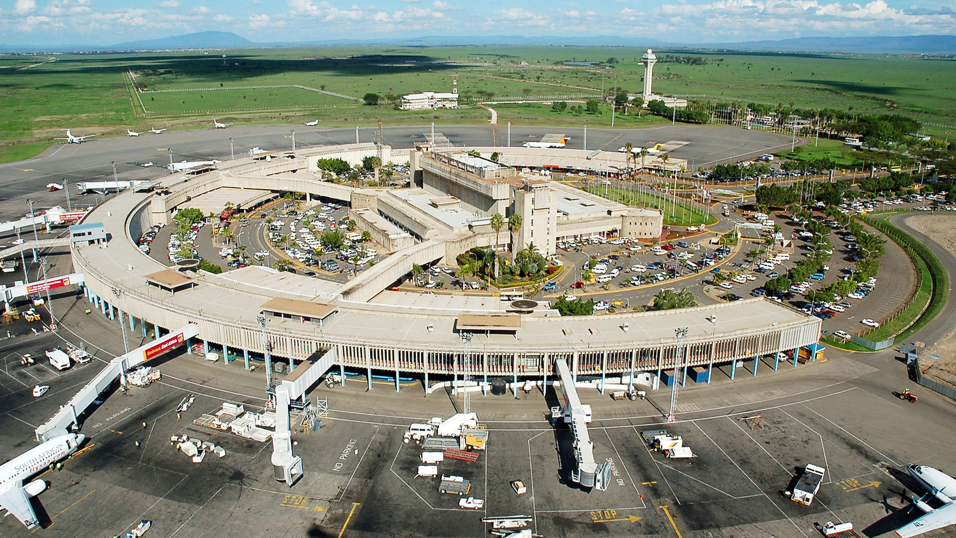 乔莫·肯雅塔国际机场